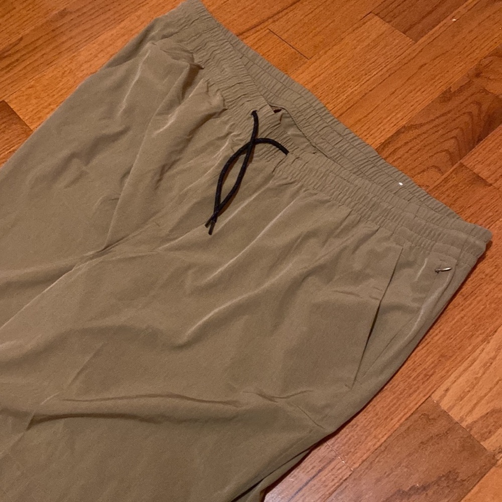 Old Navy Active Stretchtech Shorts - image 2